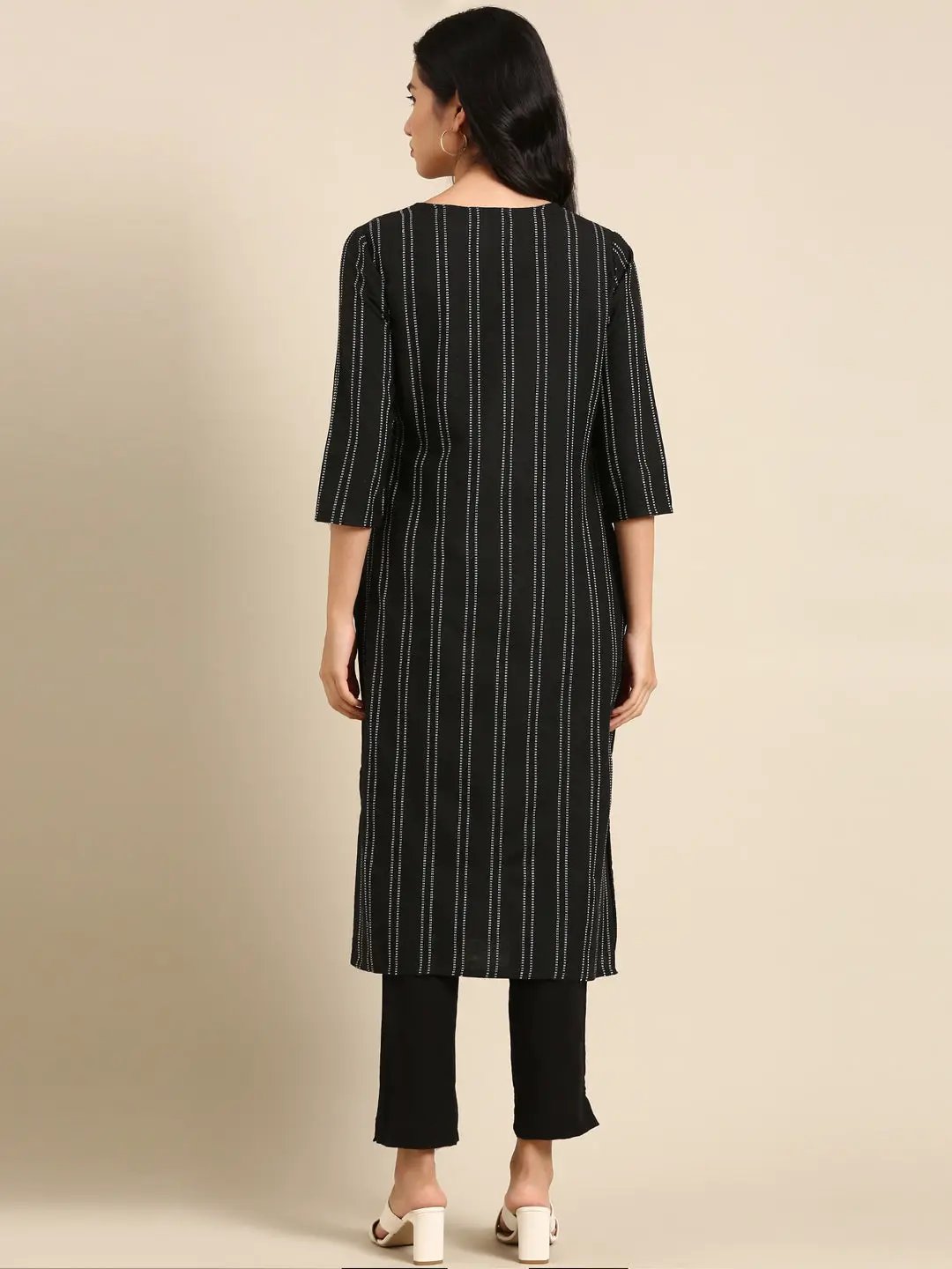 Women's Black Solid Straight Kurta
