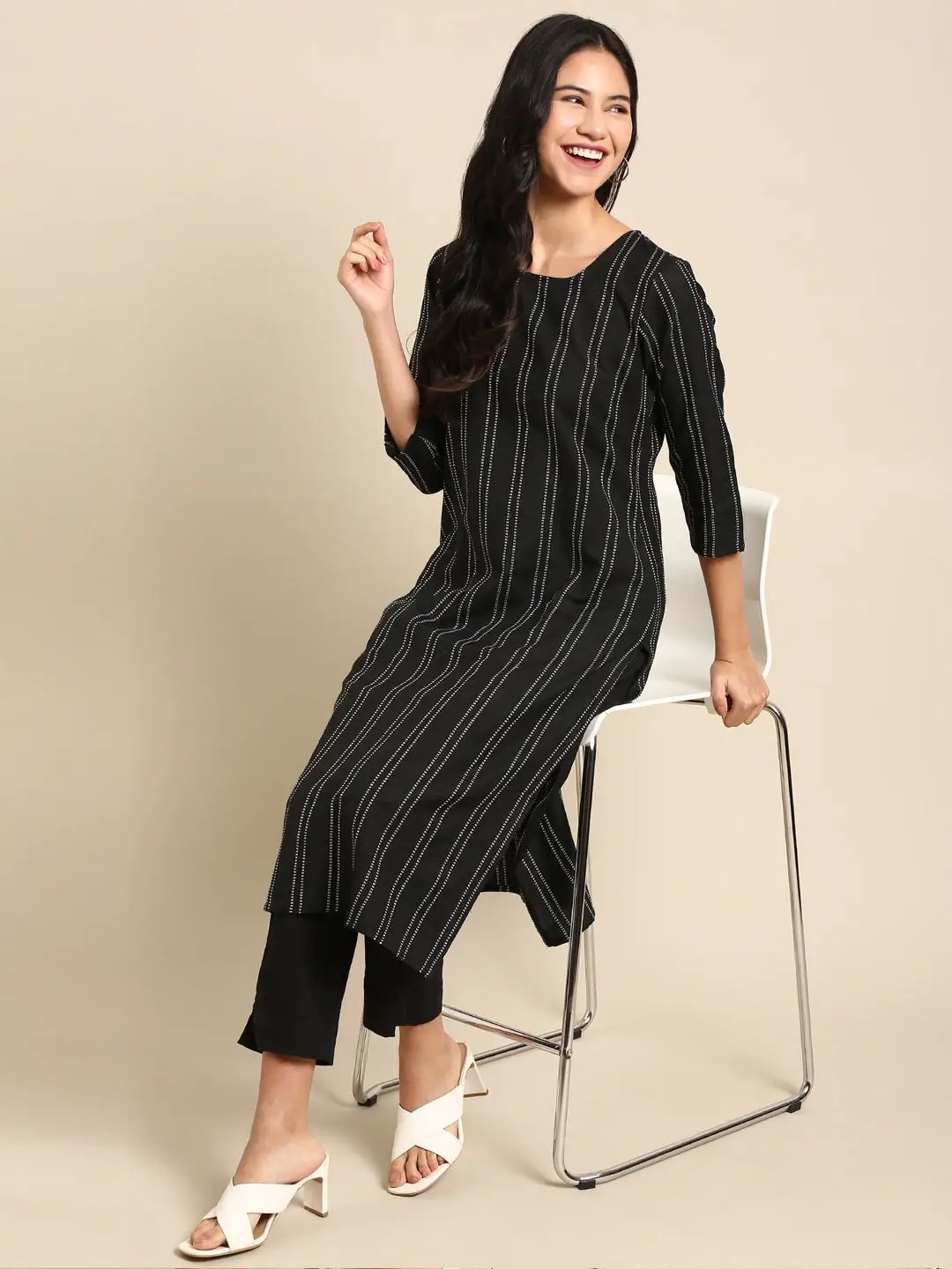 Women's Black Solid Straight Kurta