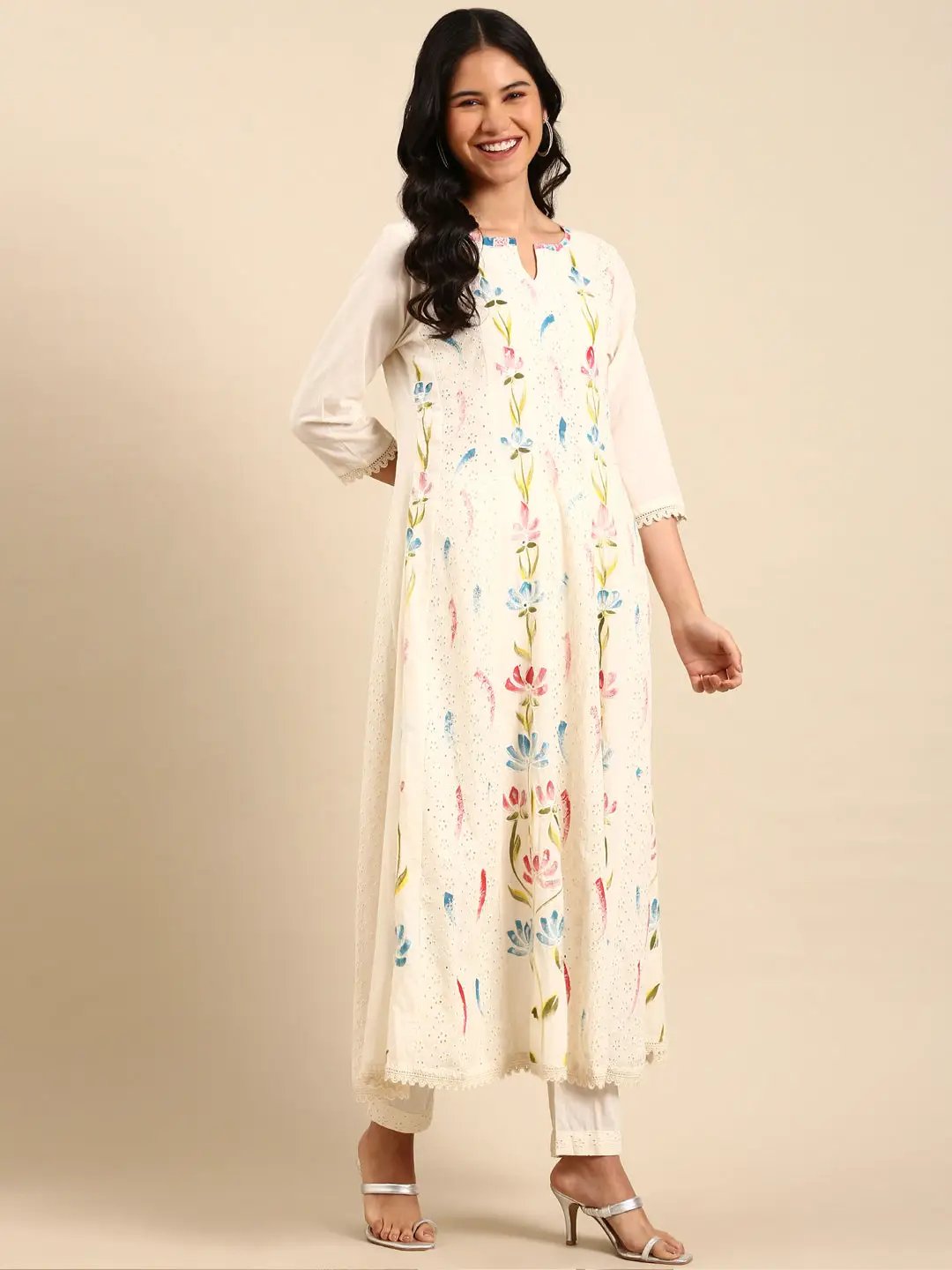 Women's Cream Floral Embroidered Panelled Kurta Set With Dupatta