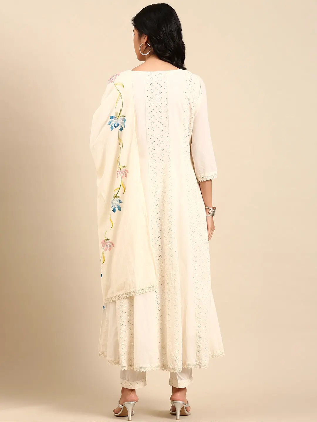 Women's Cream Floral Embroidered Panelled Kurta Set With Dupatta