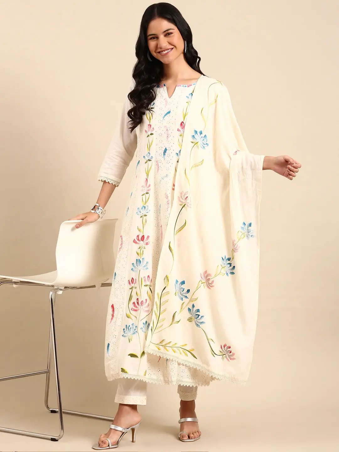 Women's Cream Floral Embroidered Panelled Kurta Set With Dupatta