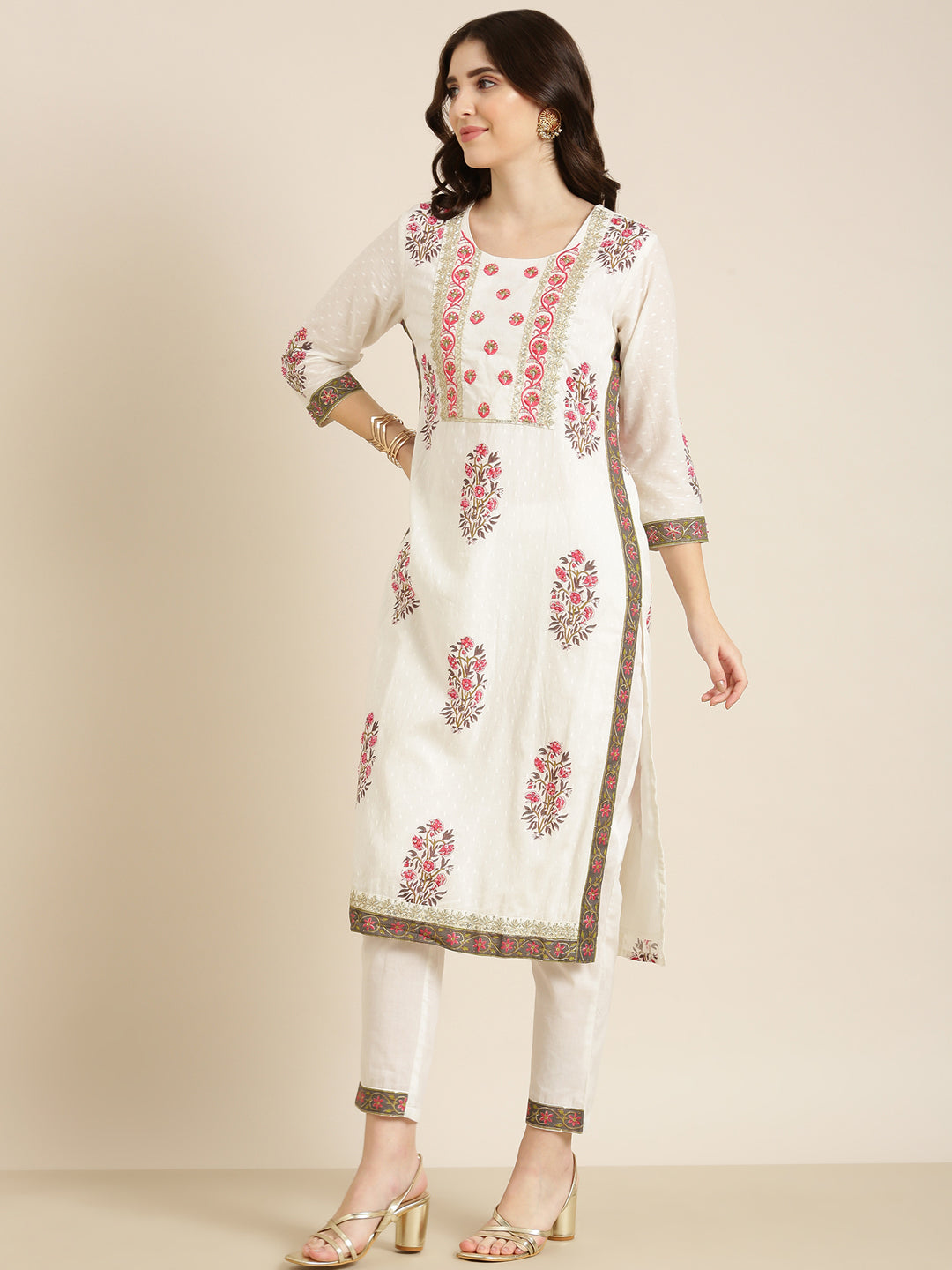 Women Off White Floral Kurta Set