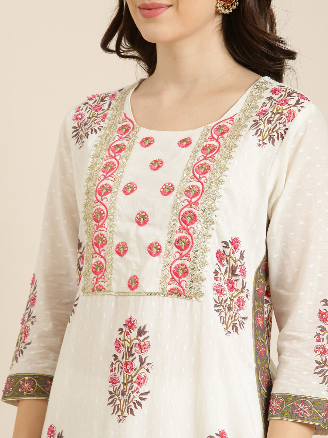 Women Off White Floral Kurta Set