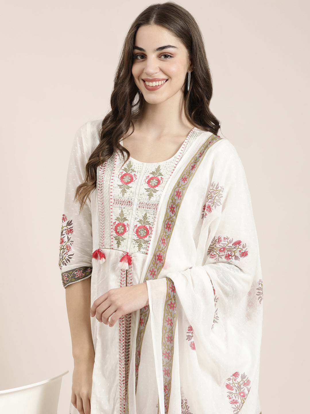 Women Off White Floral Kurta Set