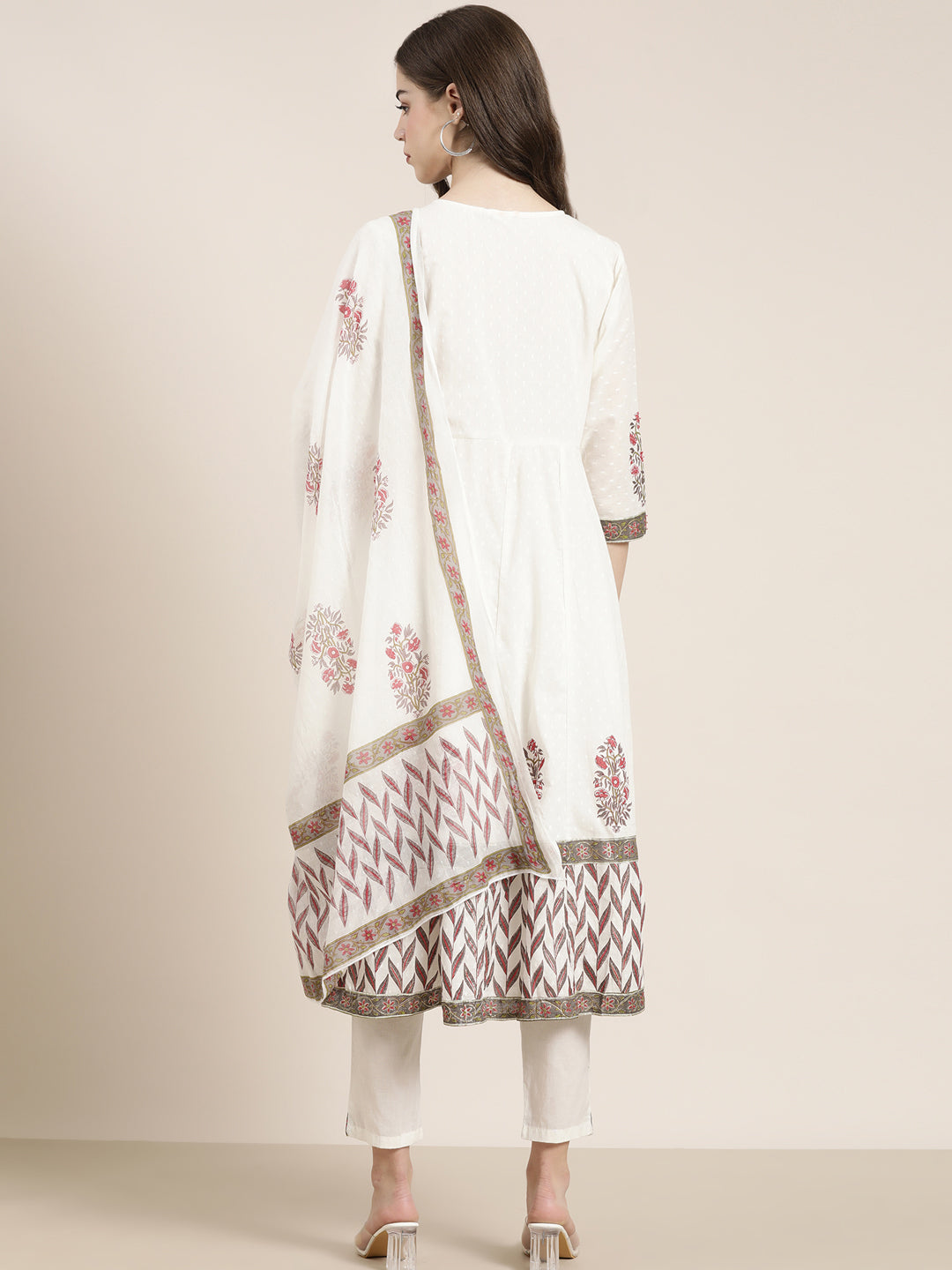 Women Off White Floral Kurta Set