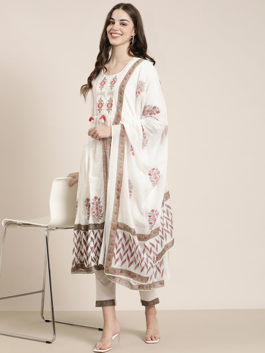 Women Off White Floral Kurta Set