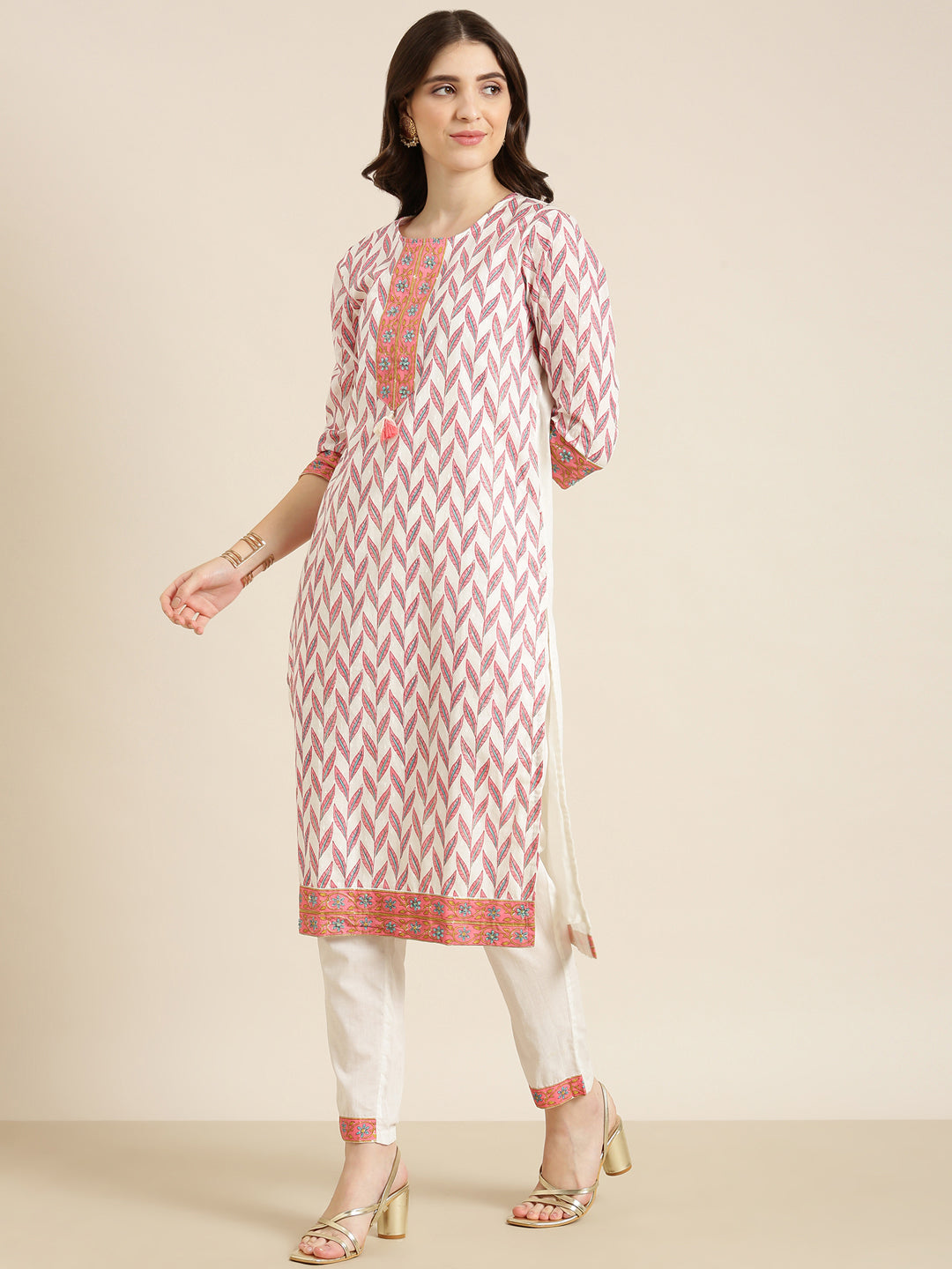 Women Off White Floral Kurta Set