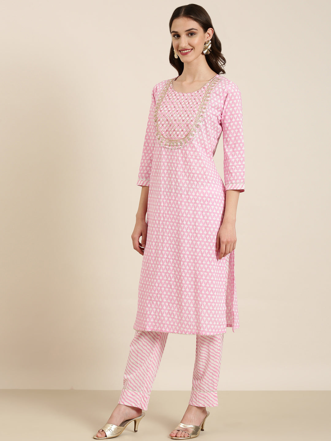 Women's Pink Geometric Printed Gotta Patti & Sequinned Straight Kurta Set With Dupatta