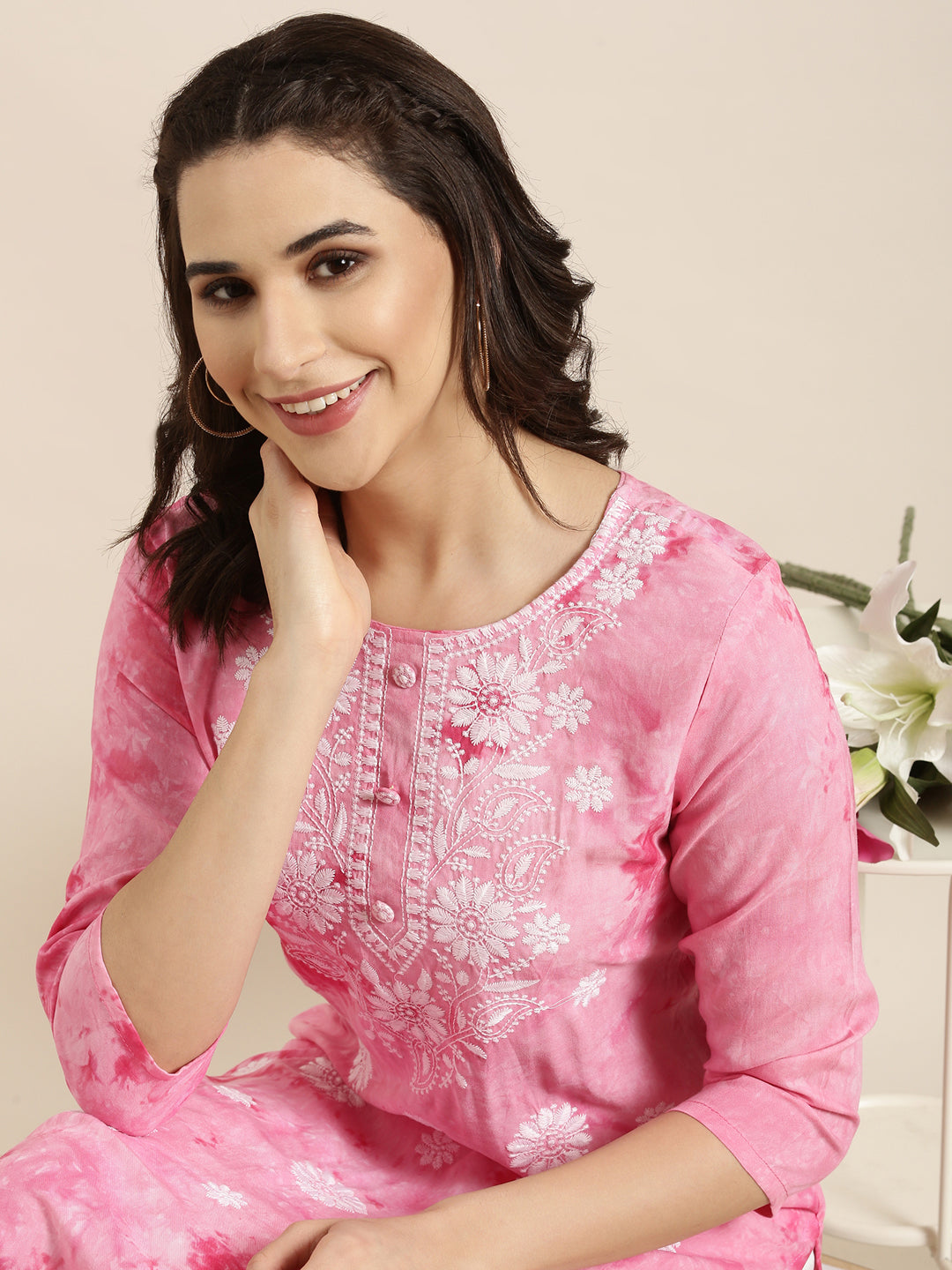 Women Straight Pink Floral Kurta and Trousers Set