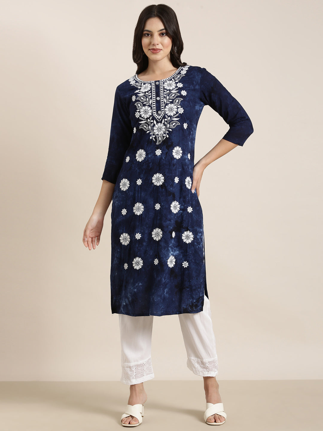 Women Straight Navy Blue Floral Kurta and Trousers Set