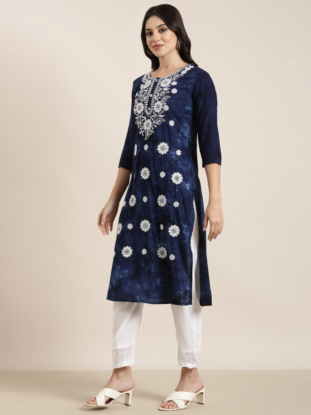 Women Straight Navy Blue Floral Kurta and Trousers Set