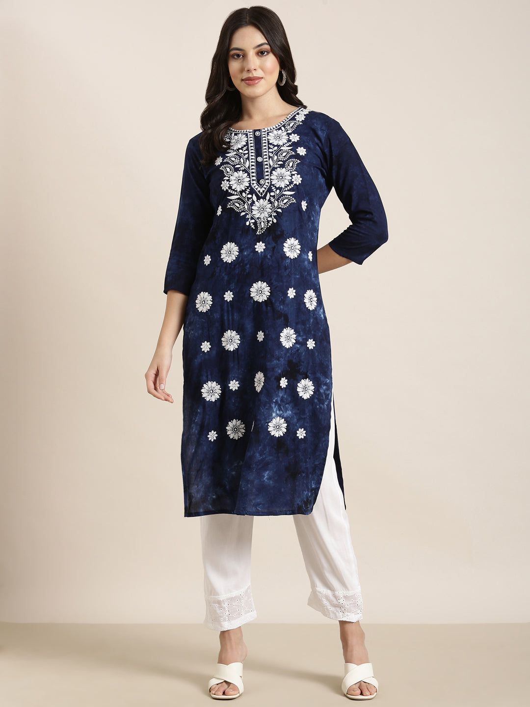 Women Straight Navy Blue Floral Kurta and Trousers Set