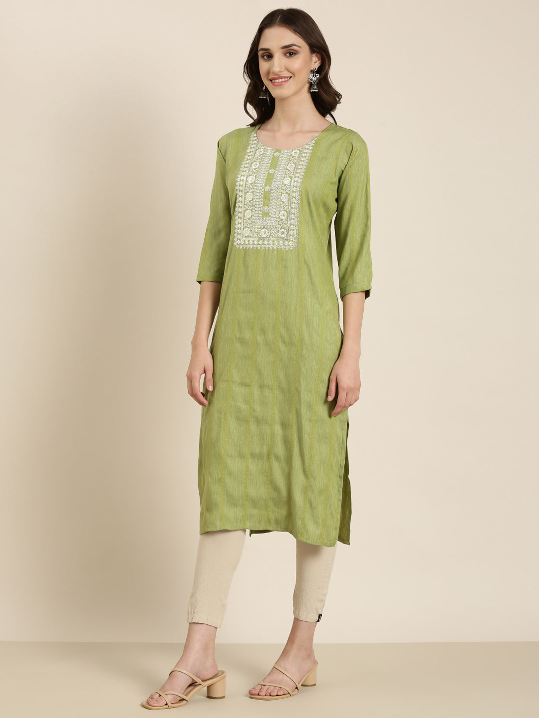 Women Green Solid Straight Kurta