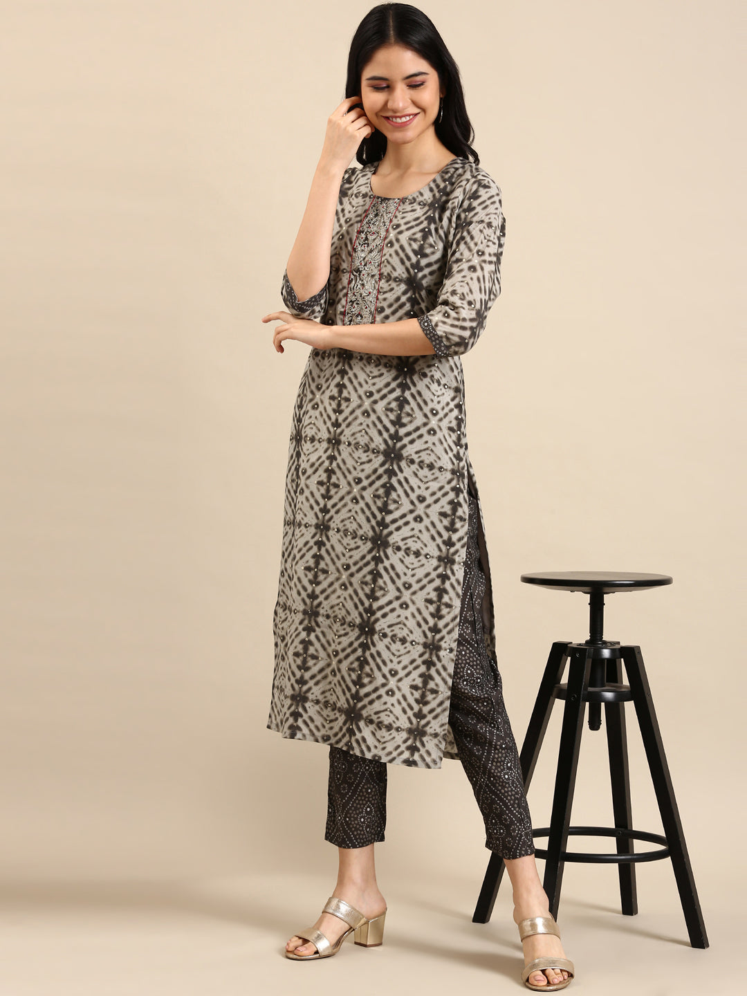Women's Grey Dyed Thread Work Chanderi Cotton Kurta Set