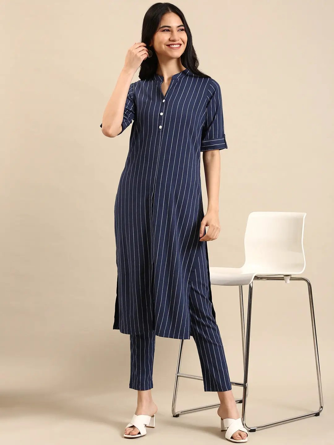 Women's Navy Blue Striped Kurta Set