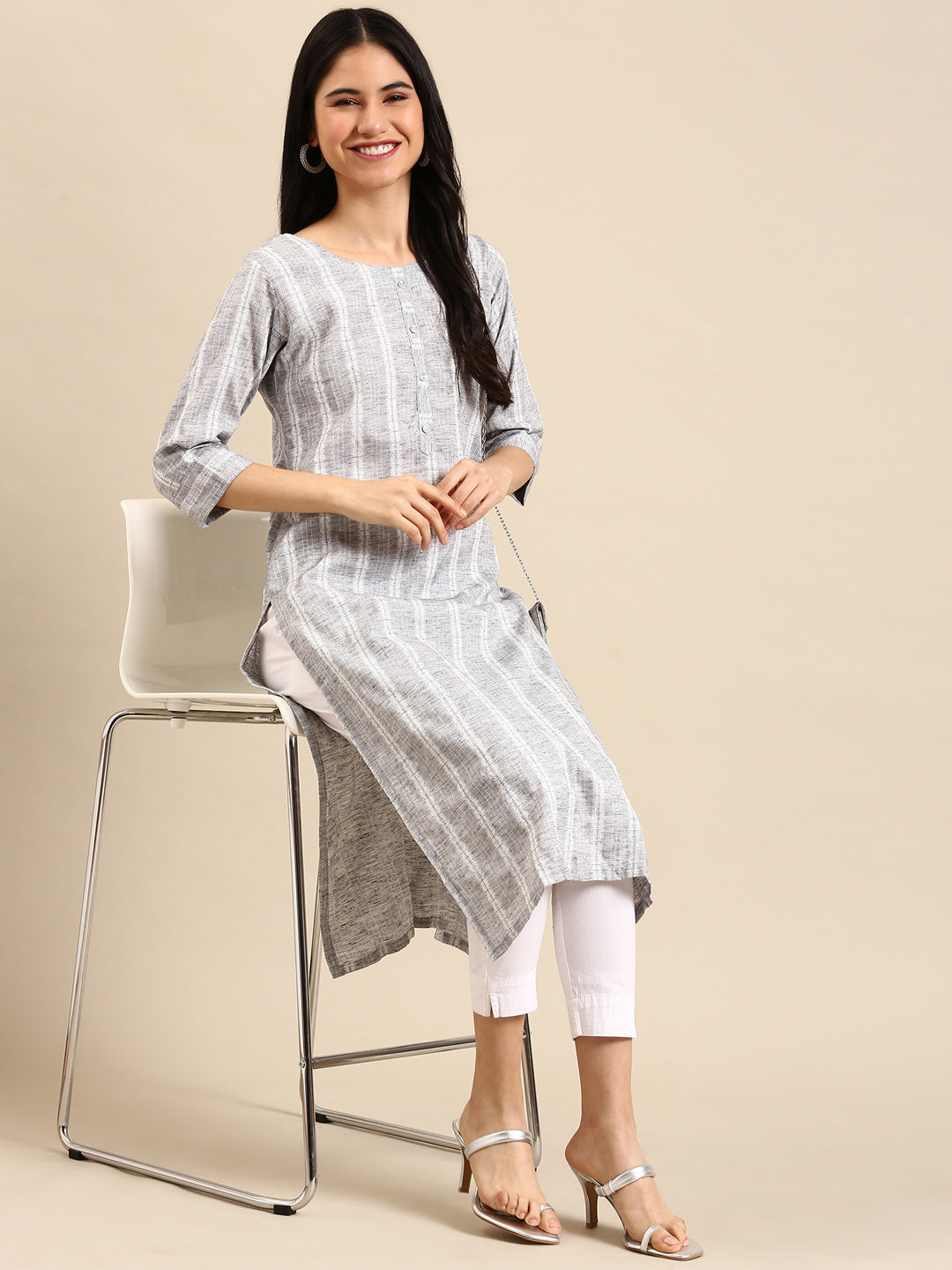 Women's Grey Solid Straight Kurta