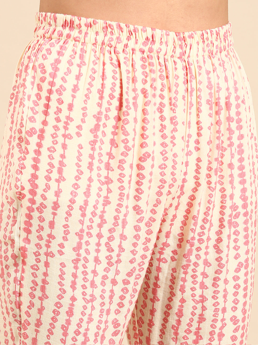 Women's Coral Bandhani Printed Sequinned Kurta Set With Dupatta