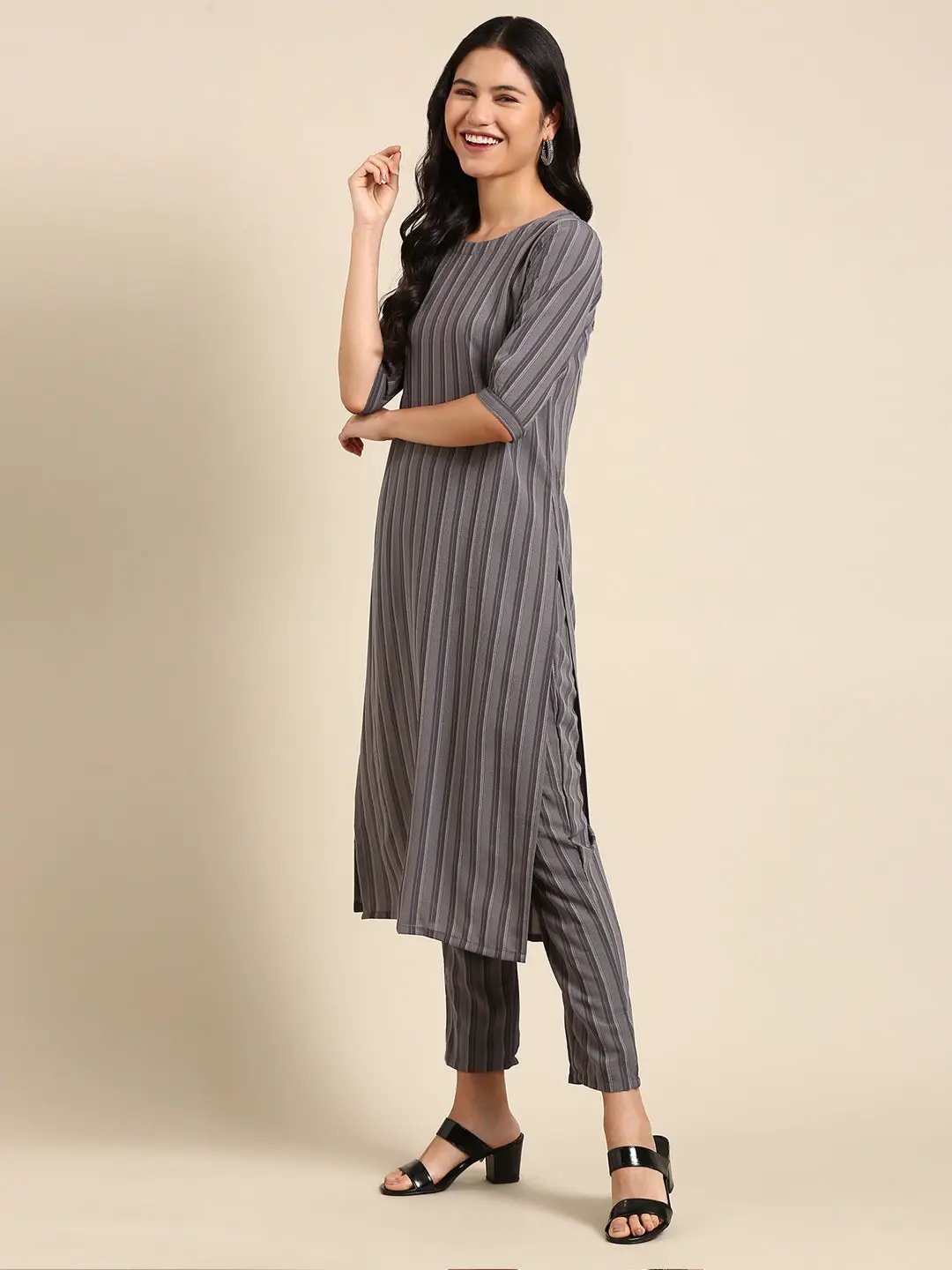 Women's Grey Solid Kurta Set