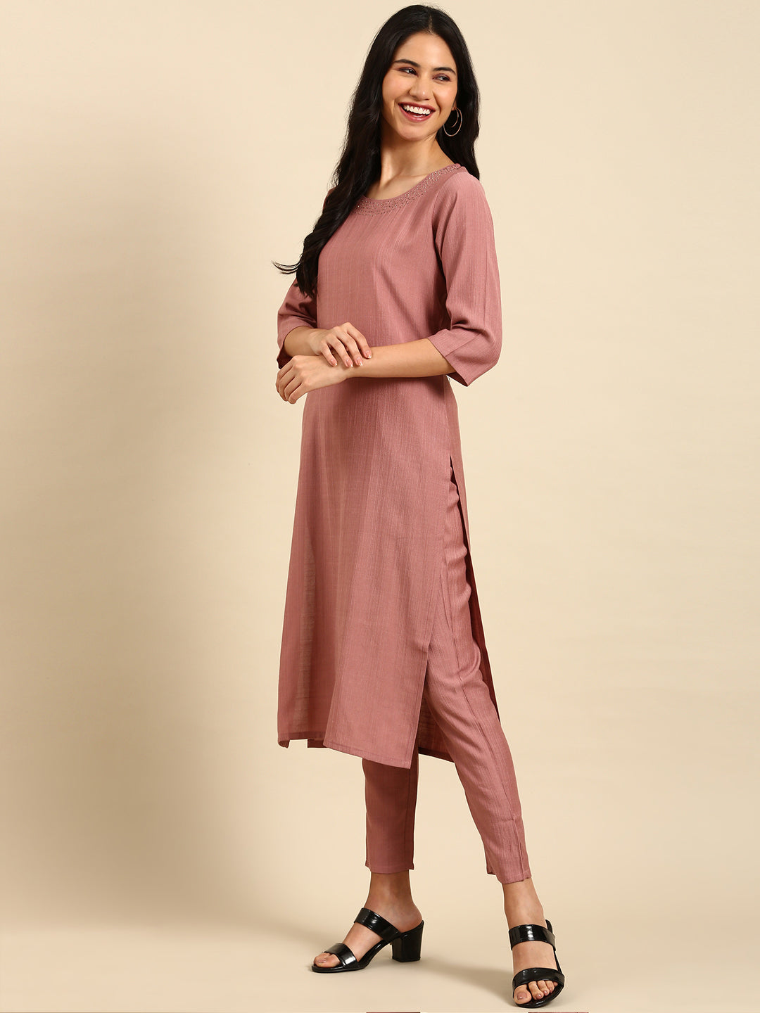 Women's Mauve Embroidered Kurta Set