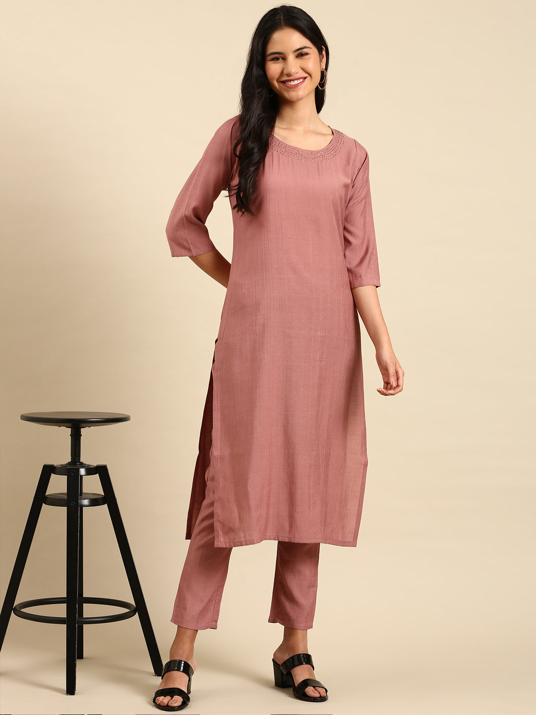 Women's Mauve Embroidered Kurta Set