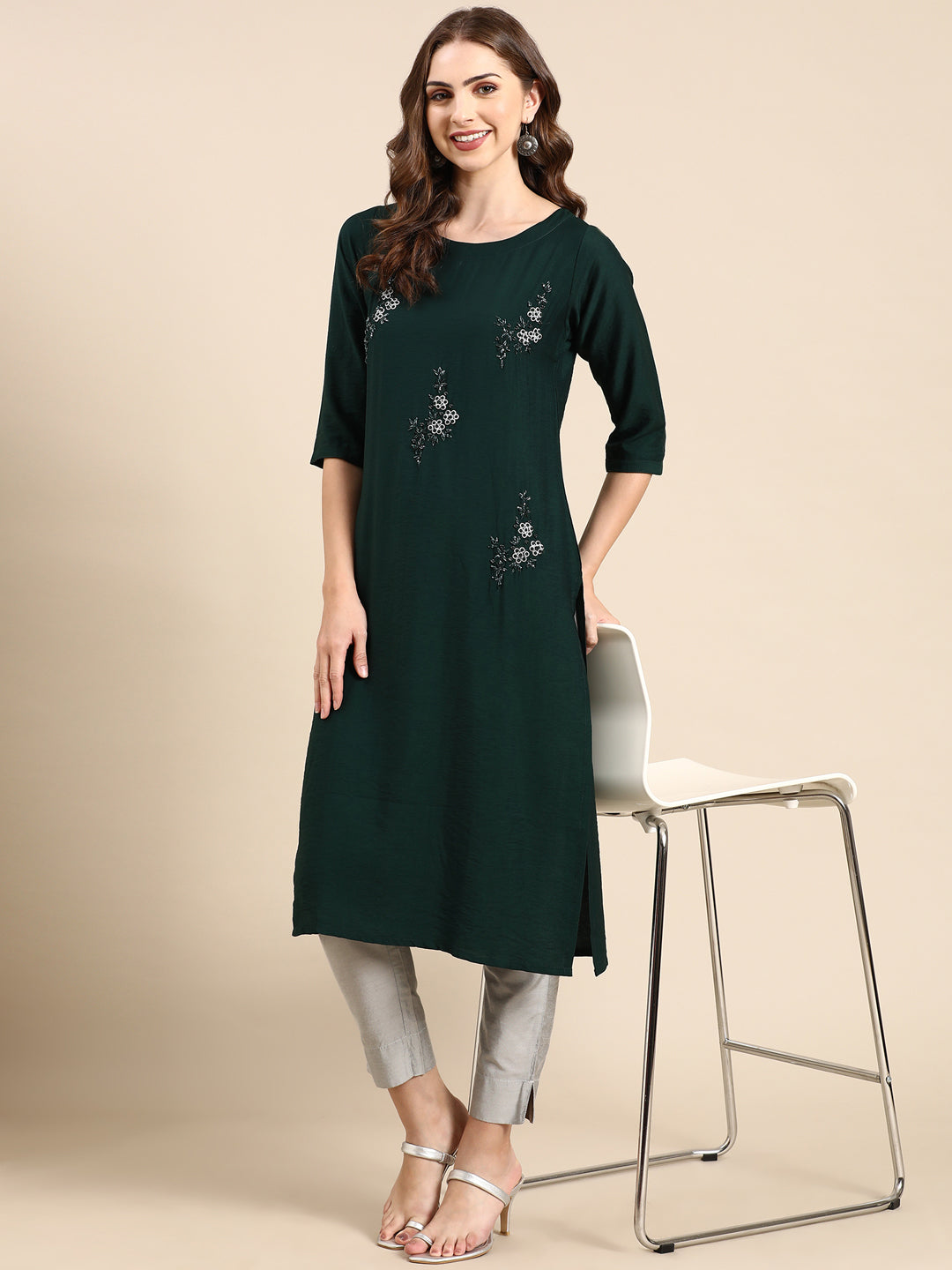 Women's Green Embellished Straight Kurta