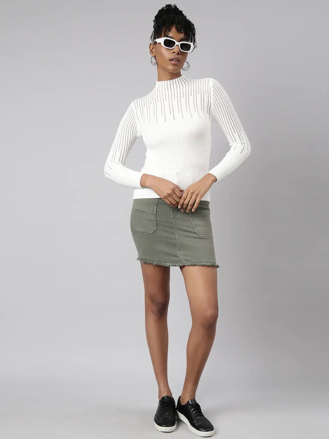 Women's White Solid Fitted Top