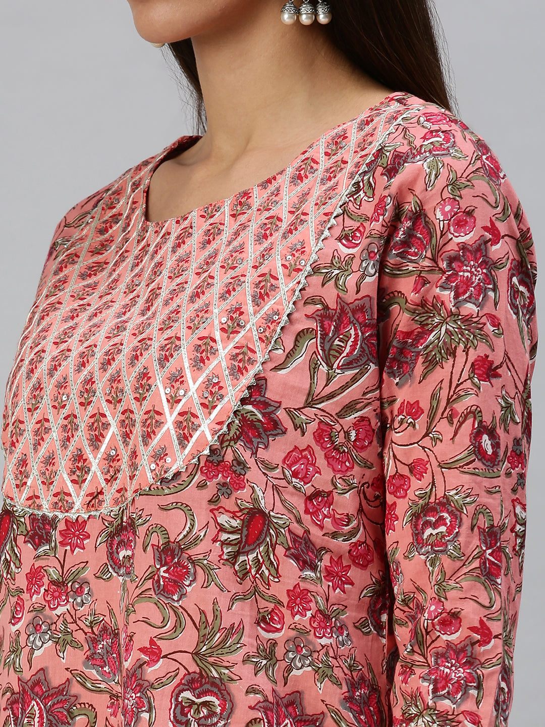 Women's Peach Printed Kurta Sets