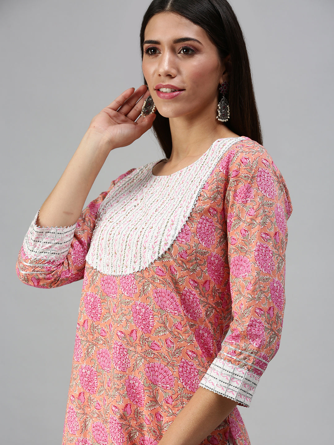 Women's Peach Printed Kurta Sets