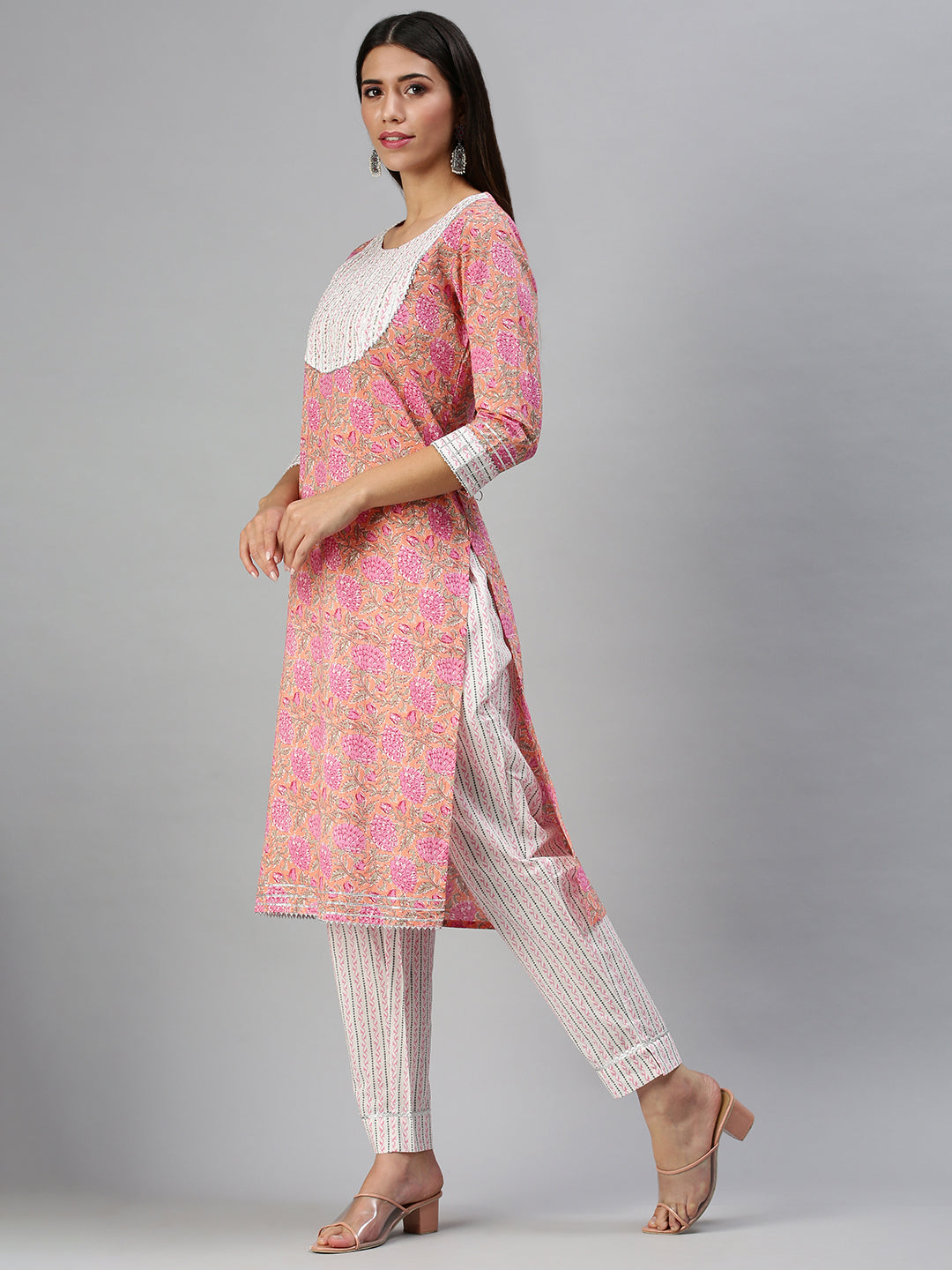 Women's Peach Printed Kurta Sets