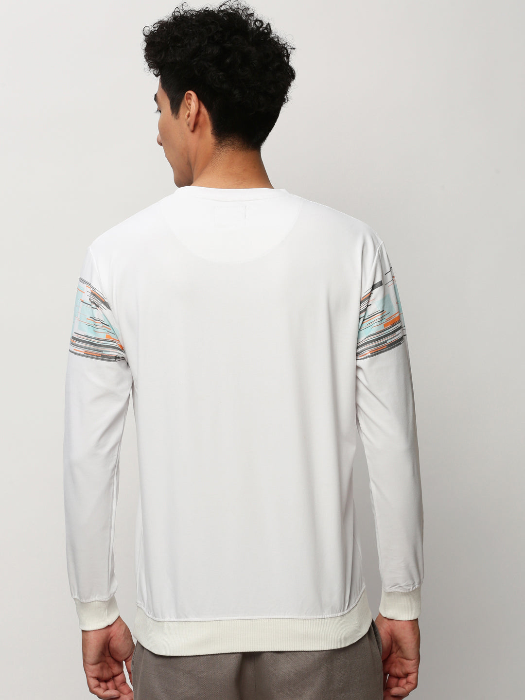 Men White Graphics Casual Sweatshirts