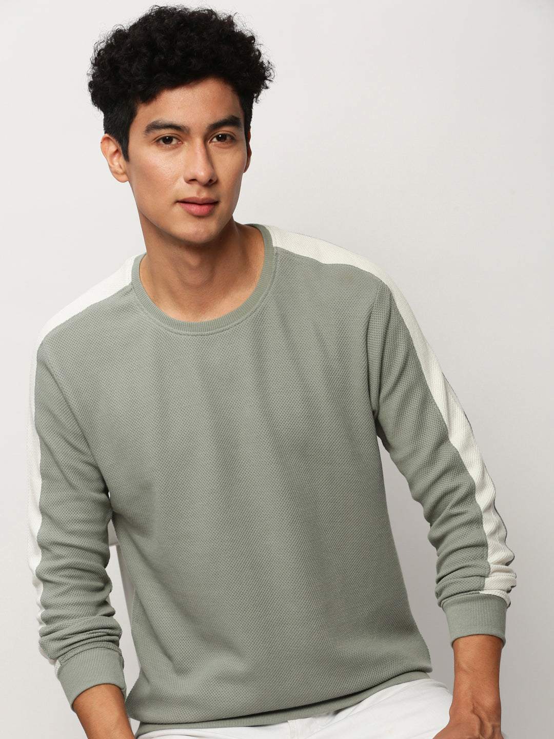 Men Green Solid Casual Sweatshirts