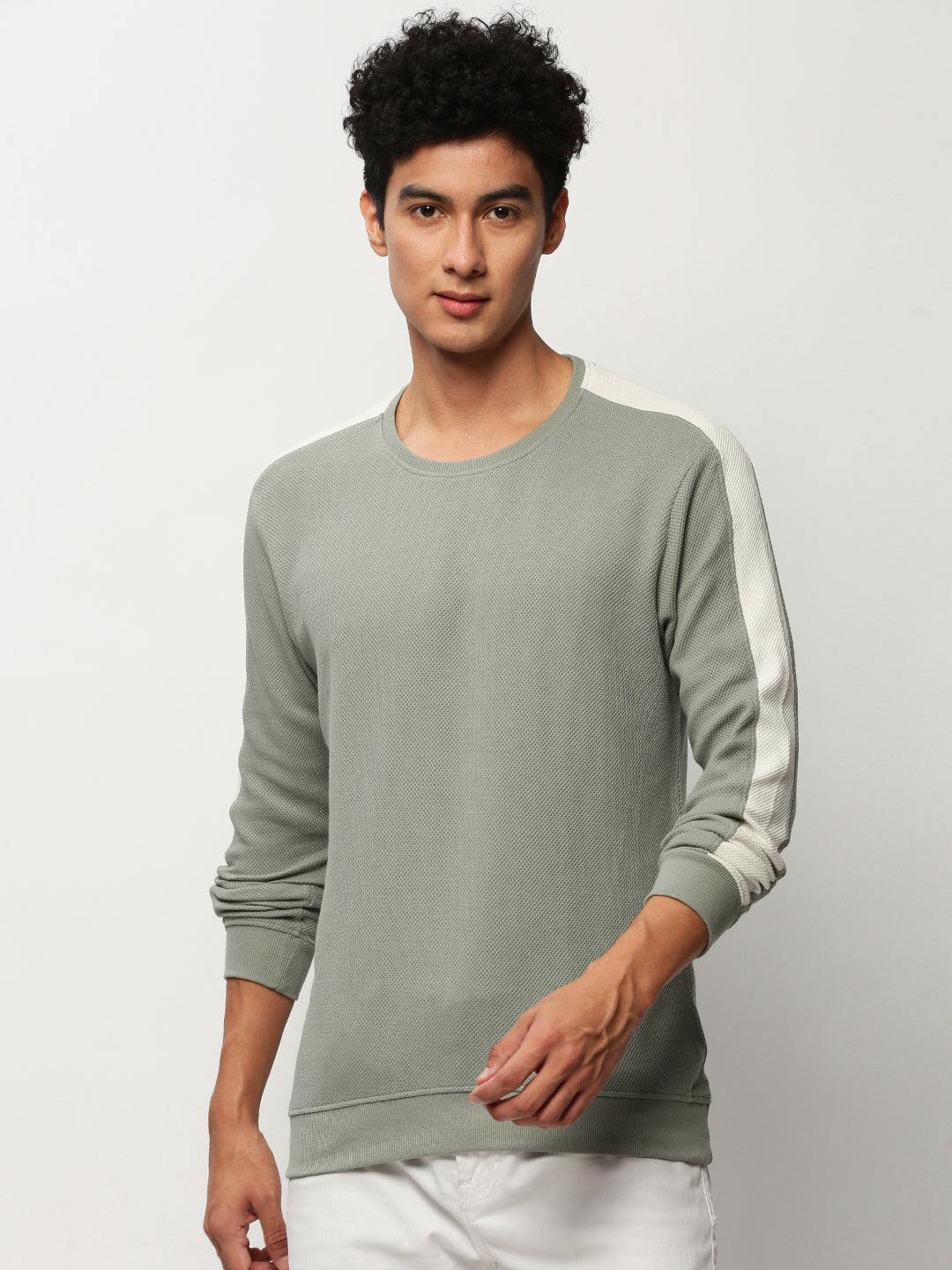 Men Green Solid Casual Sweatshirts