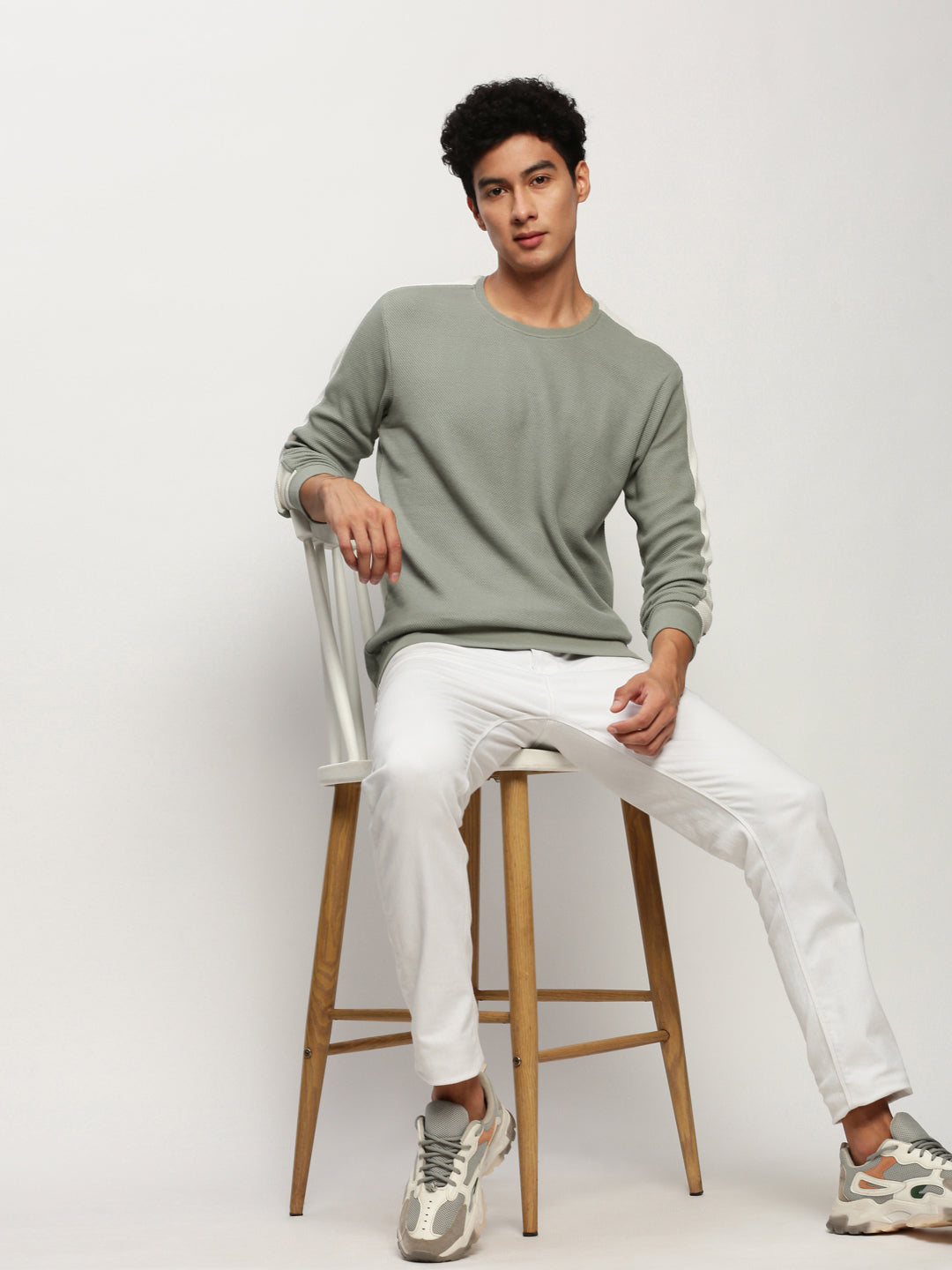 Men Green Solid Casual Sweatshirts