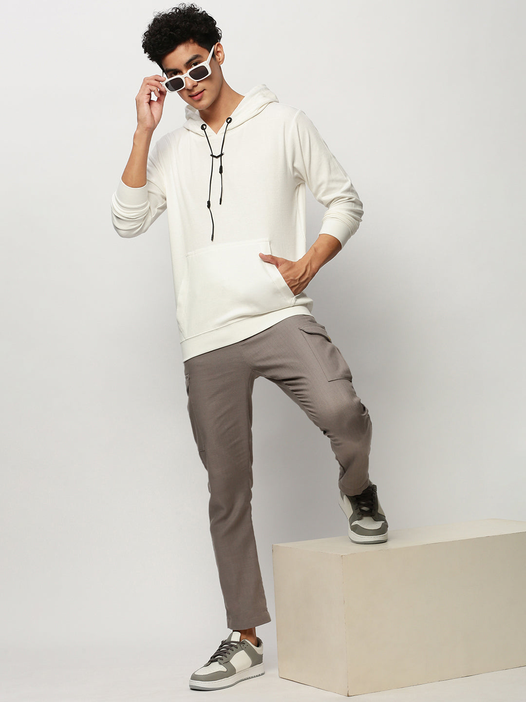 Men White Solid Casual Sweatshirts