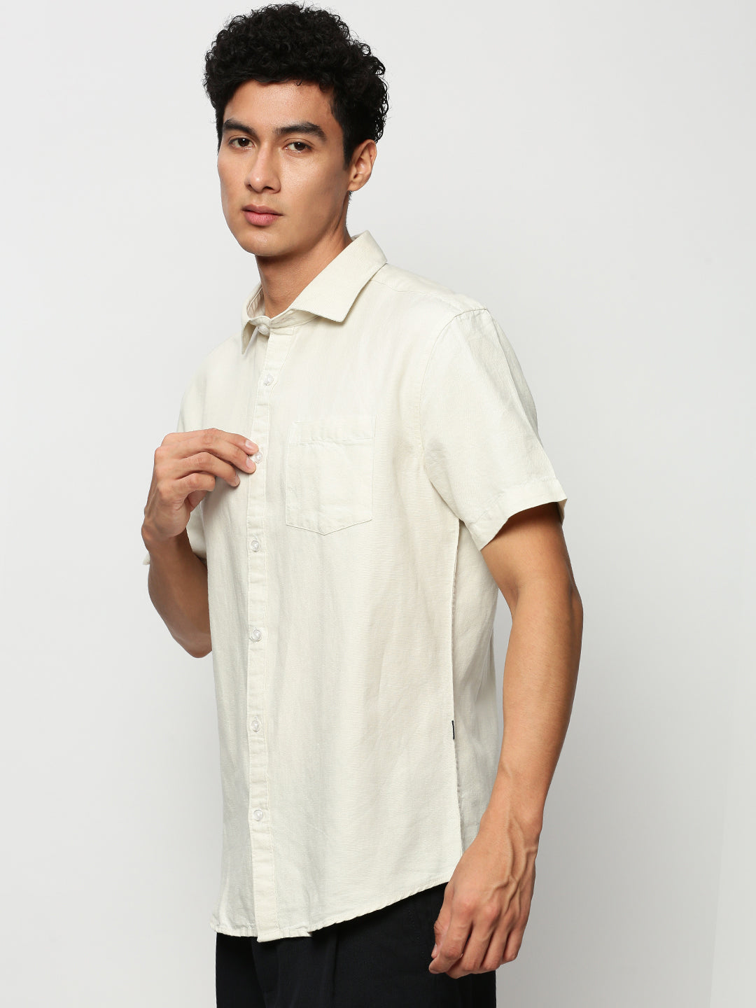 Men Cream Solid Casual Casual Shirts