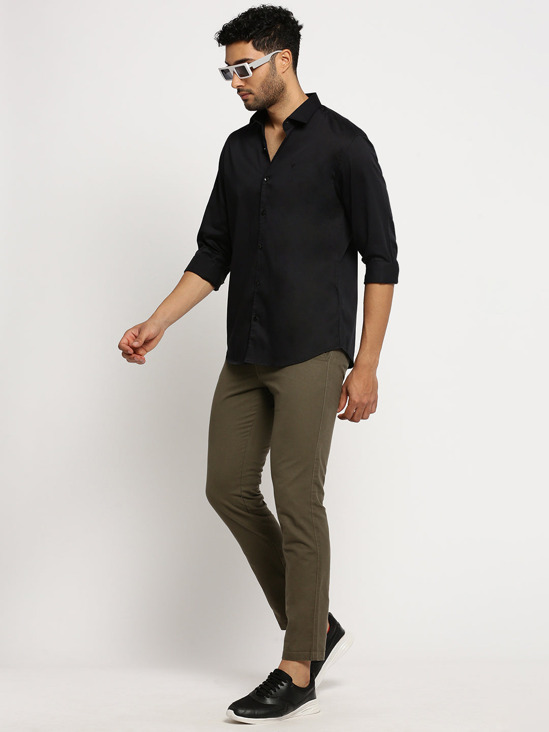 Men's Black Spread Collar Solid Shirt