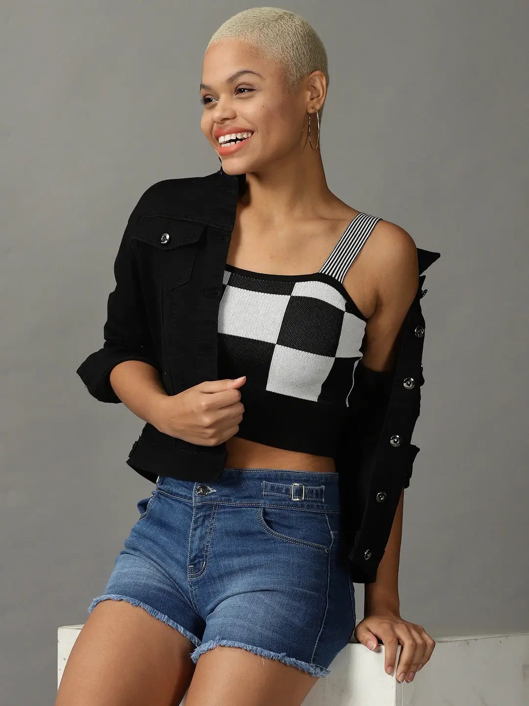 Women's Black Solid Fitted Crop Top