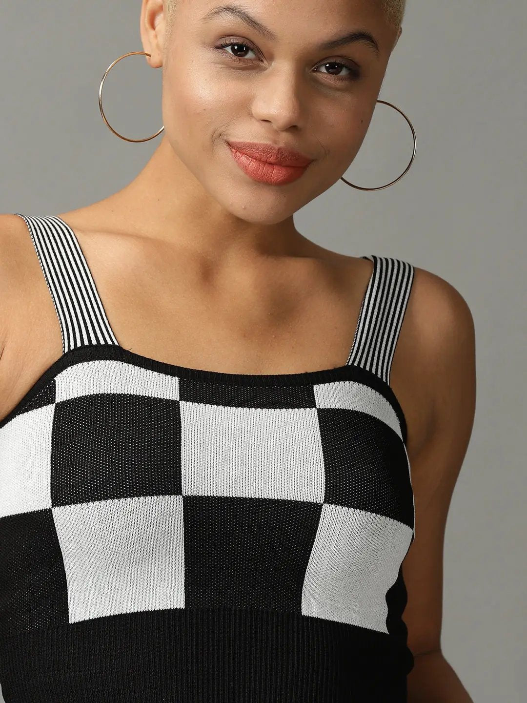 Women's Black Solid Fitted Crop Top