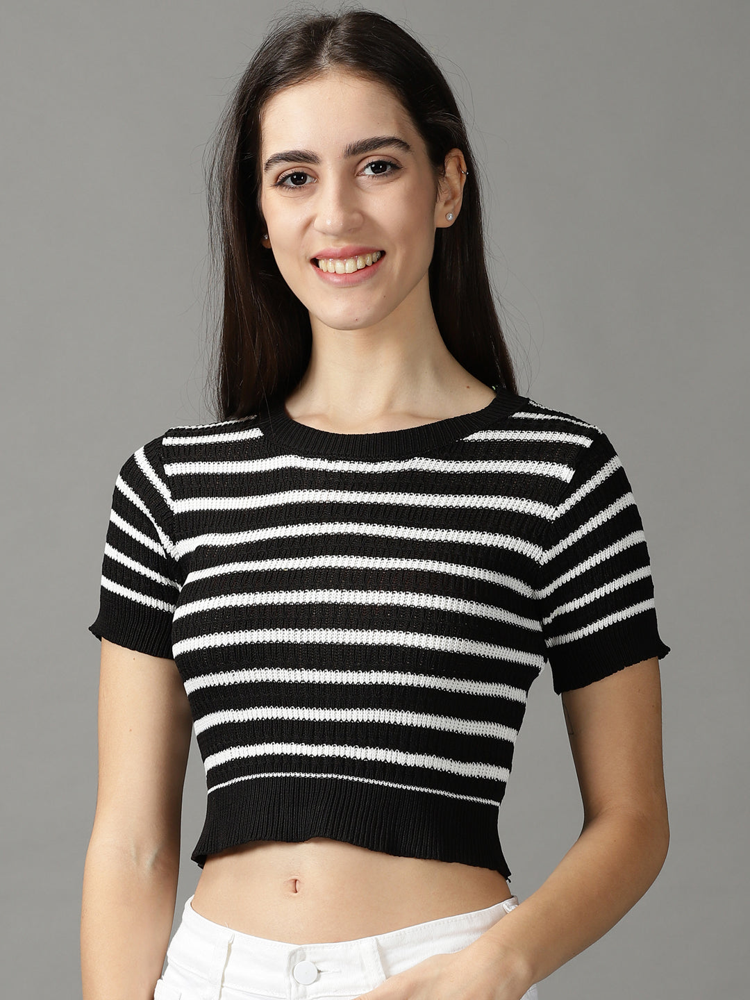 Women's Black Solid Fitted Crop Top