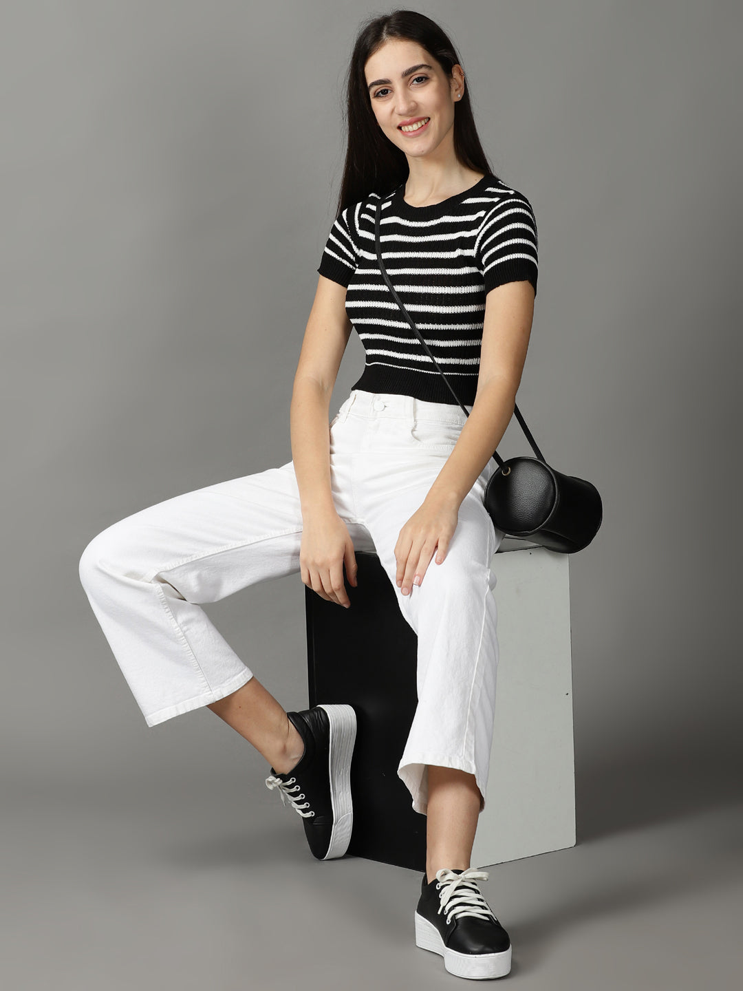 Women's Black Solid Fitted Crop Top