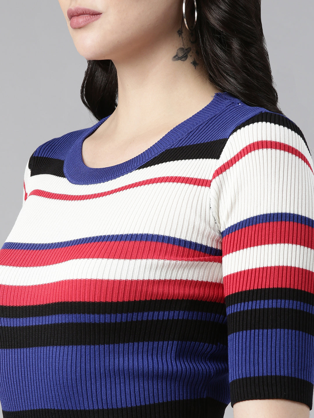 Women's Round Neck Colourblocked Blue Fitted Regular Top