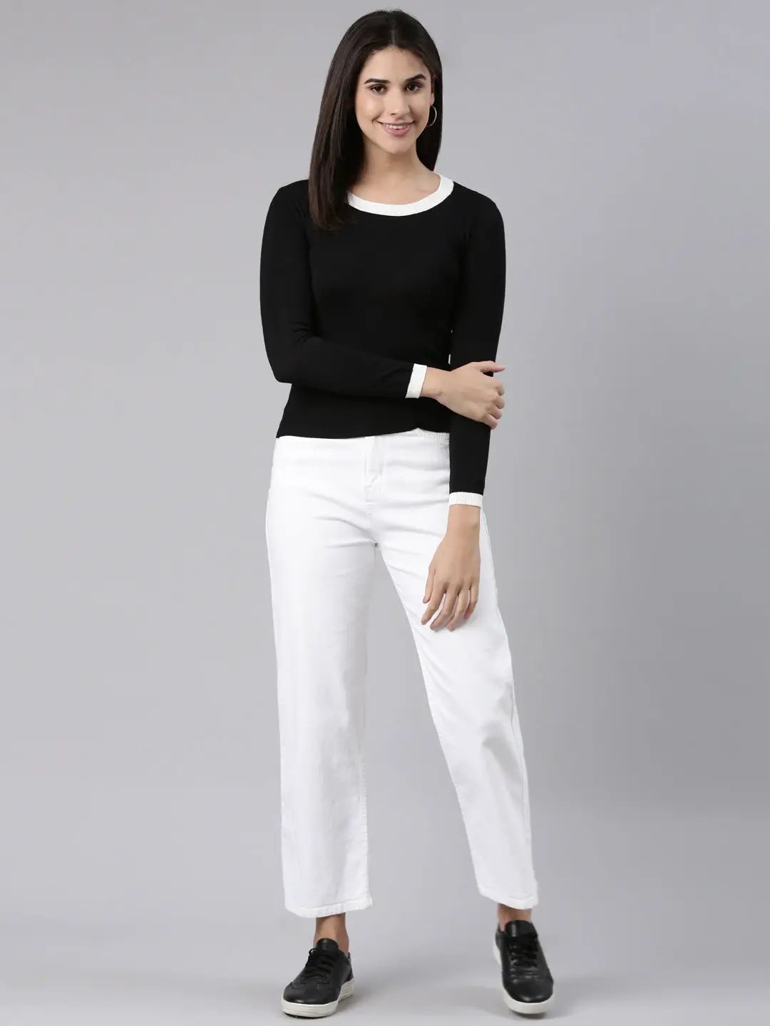 Women's Round Neck Solid Black Fitted Regular Top