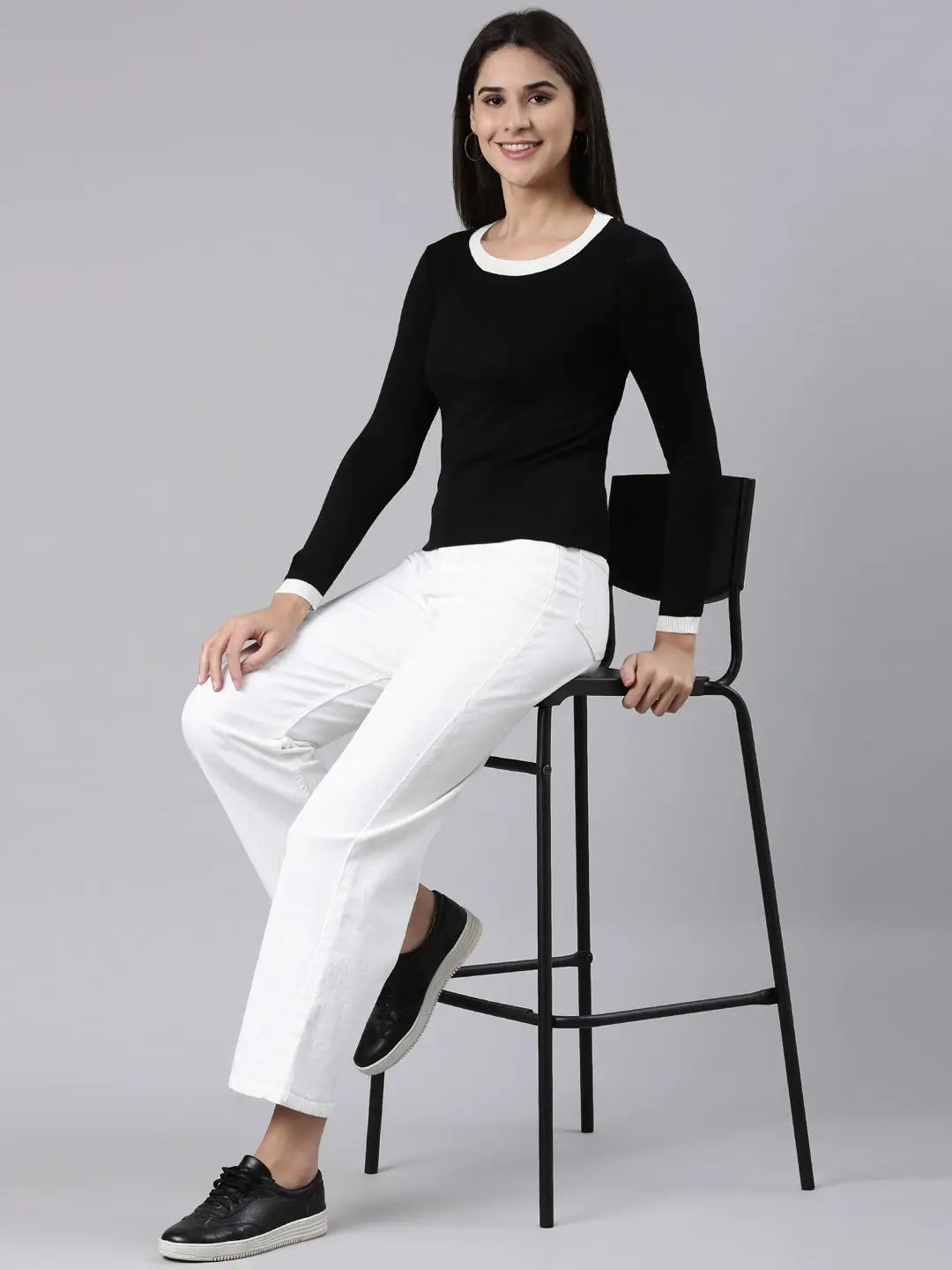 Women's Round Neck Solid Black Fitted Regular Top