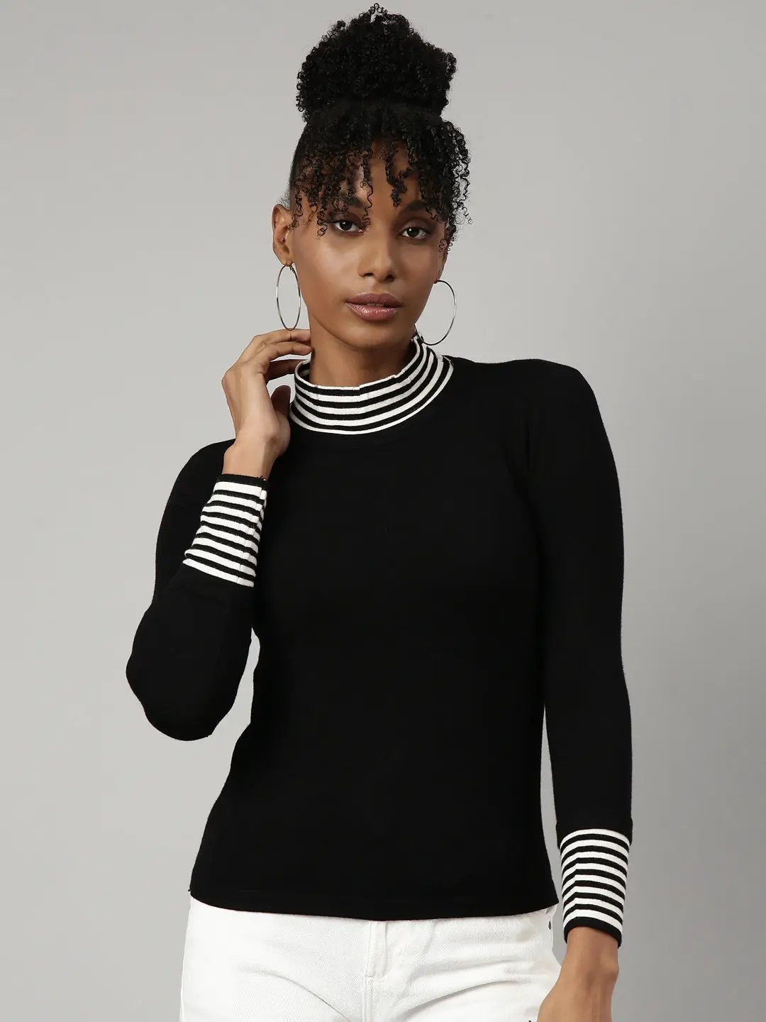 Women's Black Solid Fitted Top