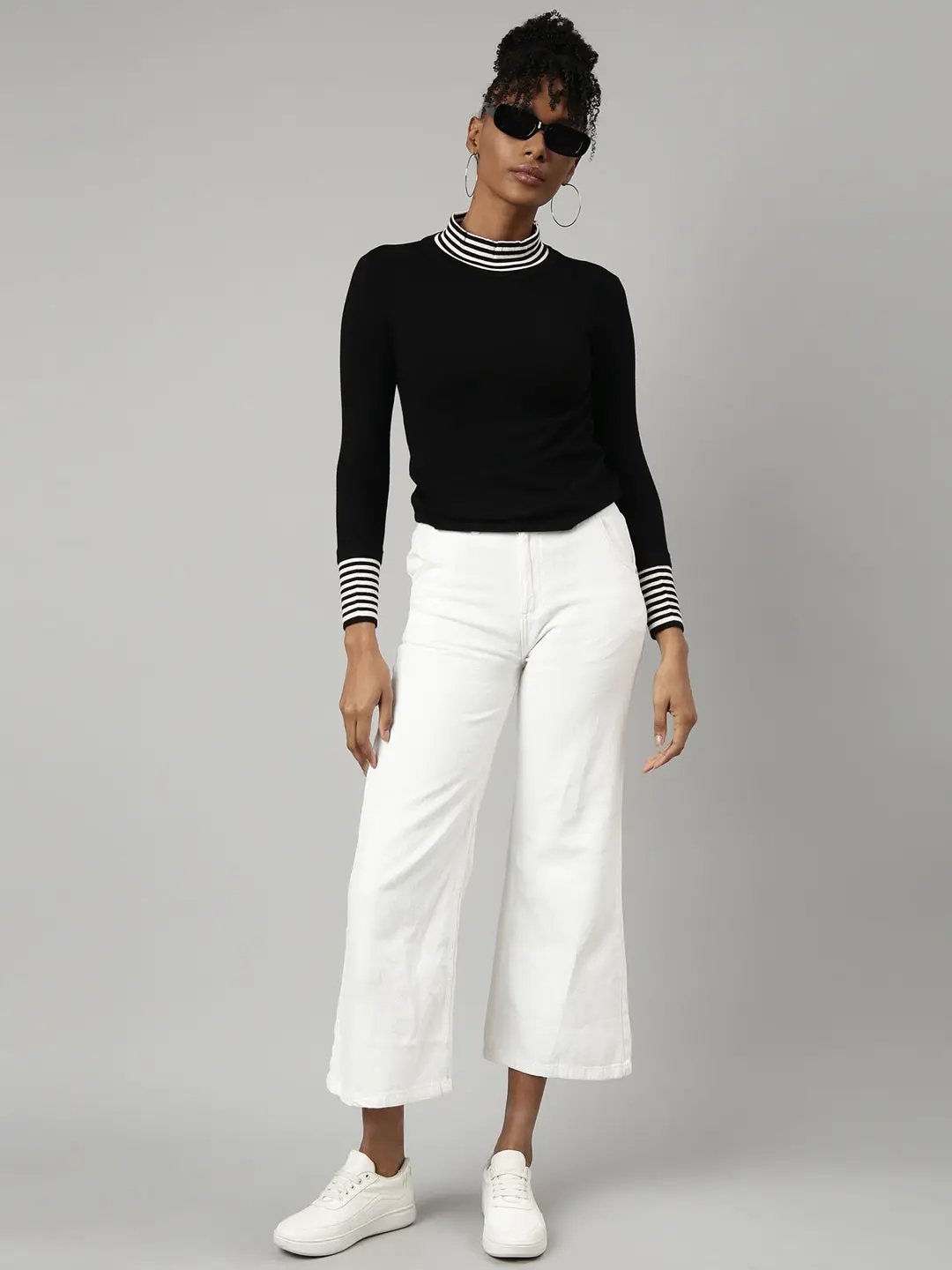 Women's Black Solid Fitted Top