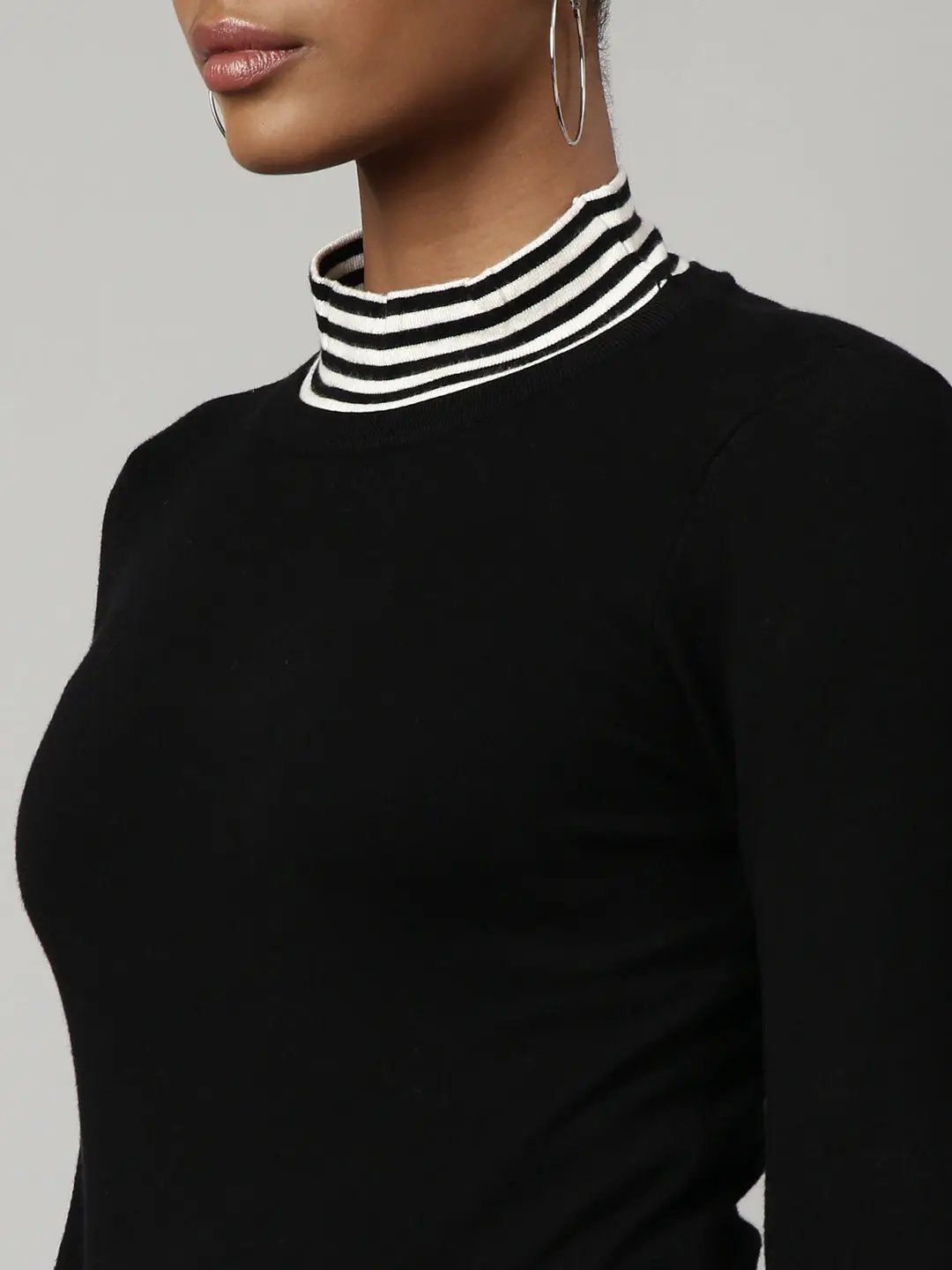 Women's Black Solid Fitted Top
