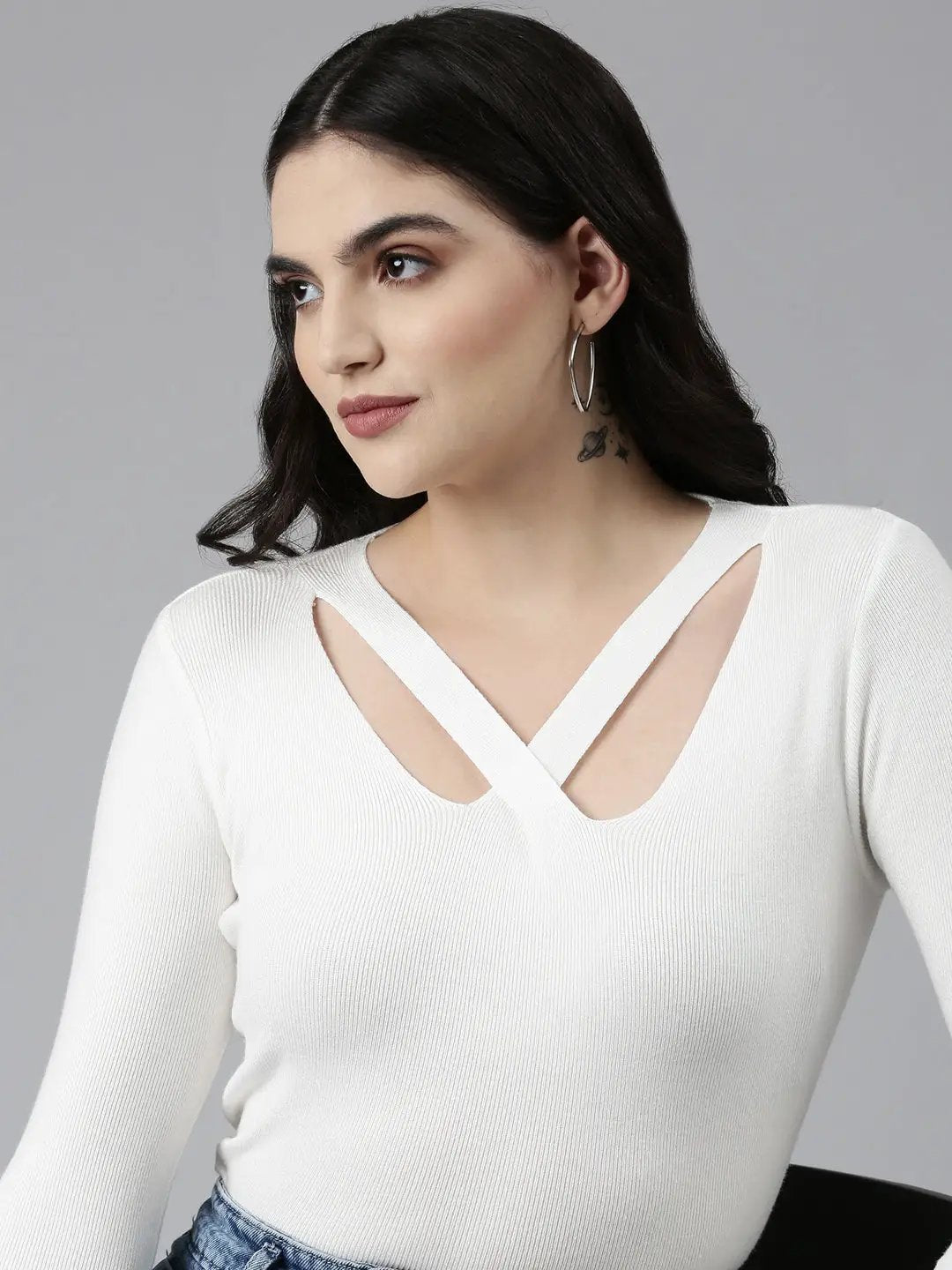 Women's V-Neck Solid White Fitted Regular Top