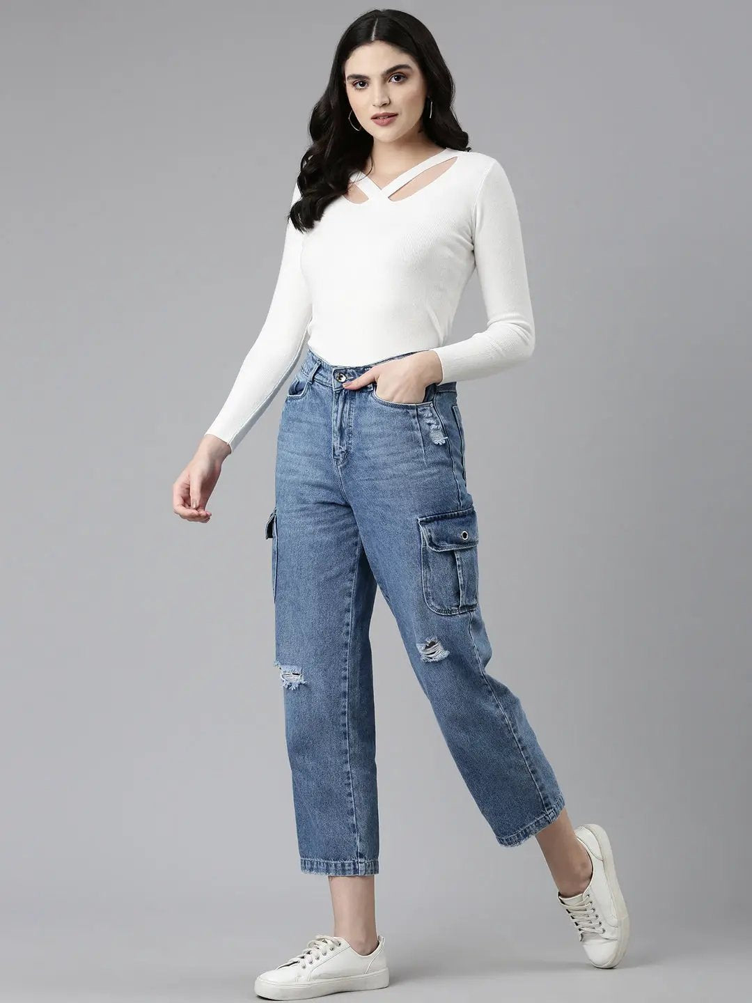 Women's V-Neck Solid White Fitted Regular Top