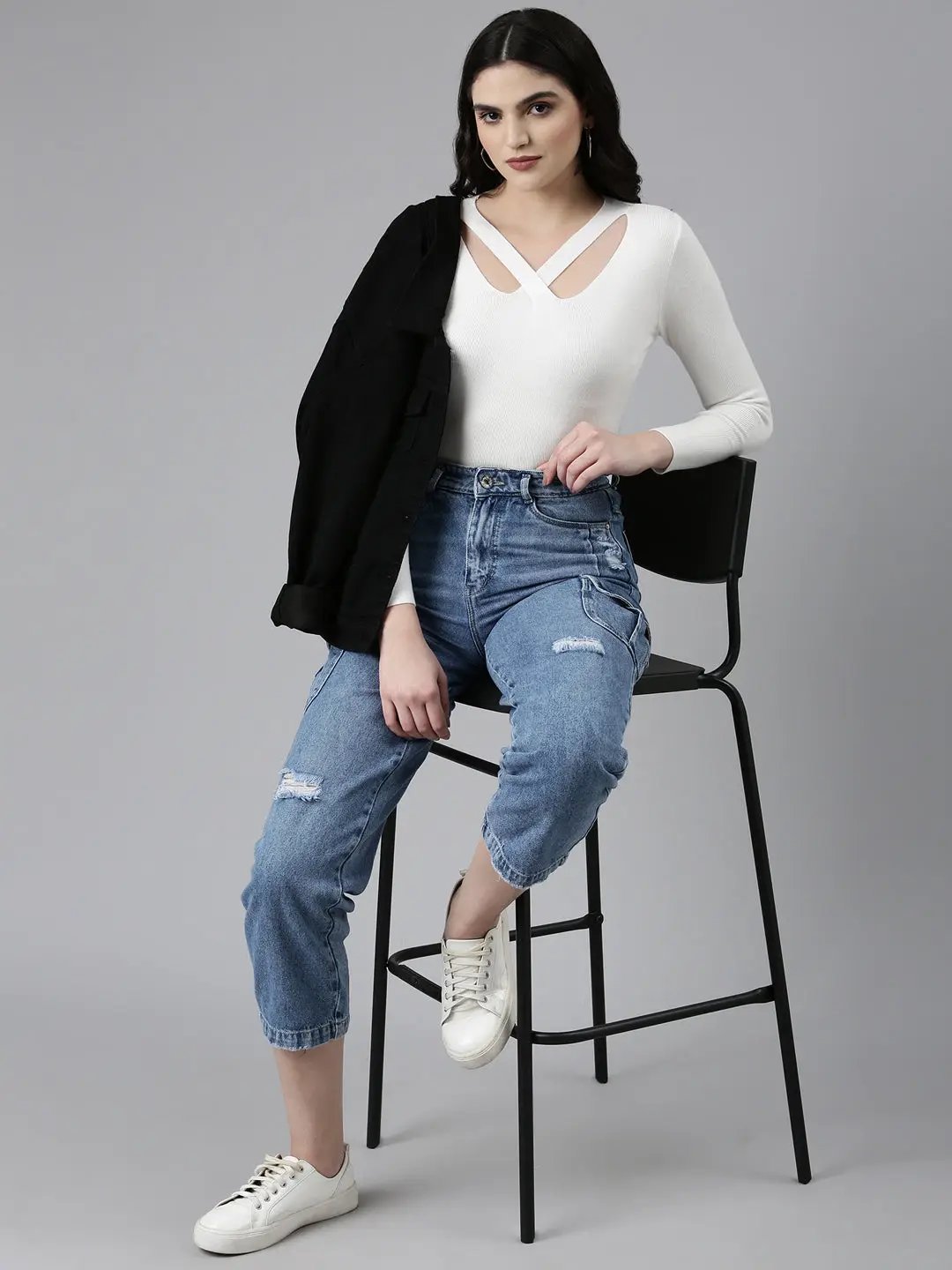 Women's V-Neck Solid White Fitted Regular Top