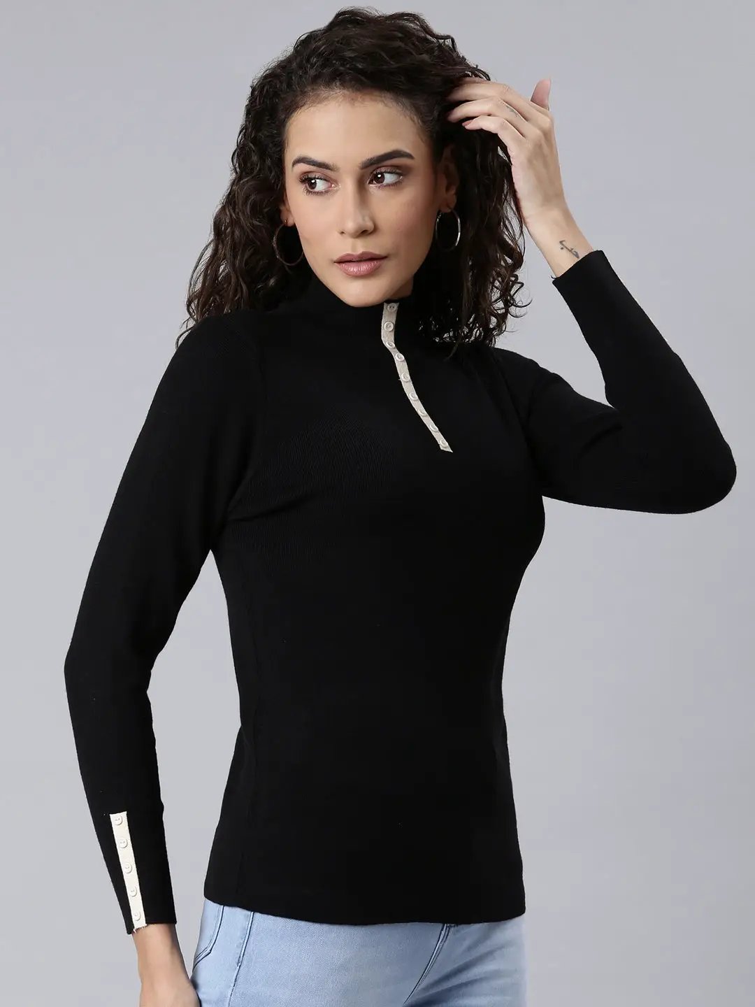 Women's Black Solid Fitted Top